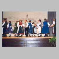 59-09-1075 3. Kirchspieltreffen 1999. Vorfuehrungen einer Ostpreussischen Tanzgruppe.JPG